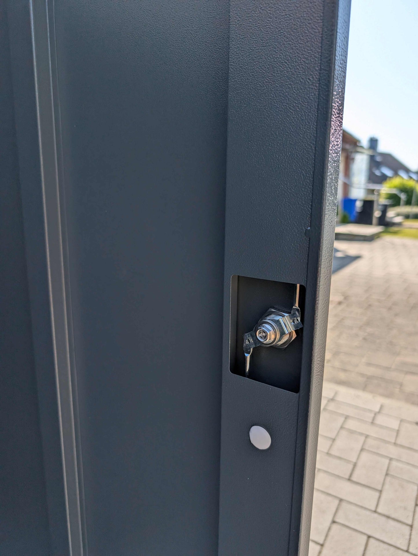 Fahrradgarage Container 2 Bikes mit mehrfach Verriegelung durch Kippverriegelung Detailaufnahme