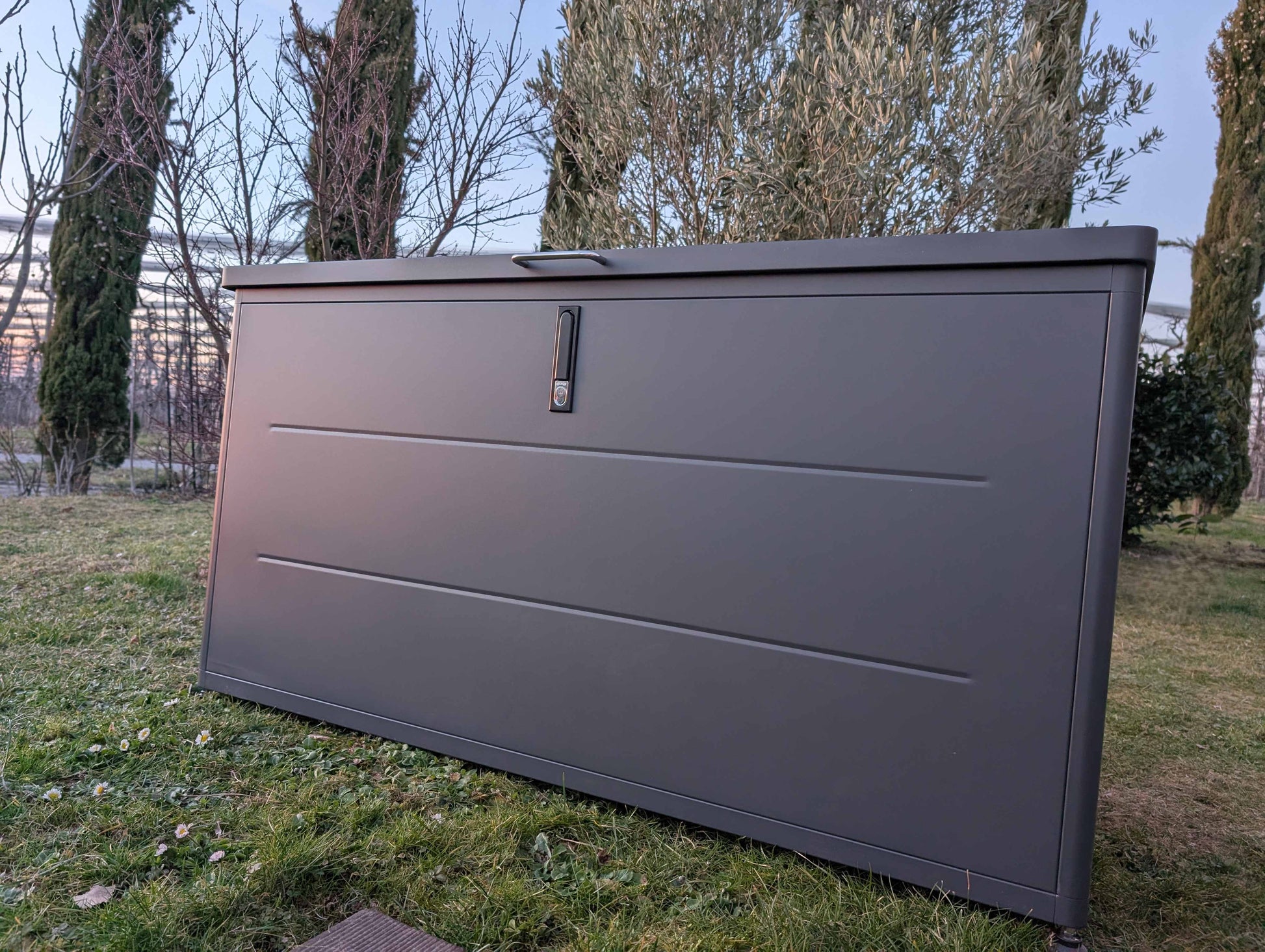 hochwertige Pulverbeschichtung der Kissenbox