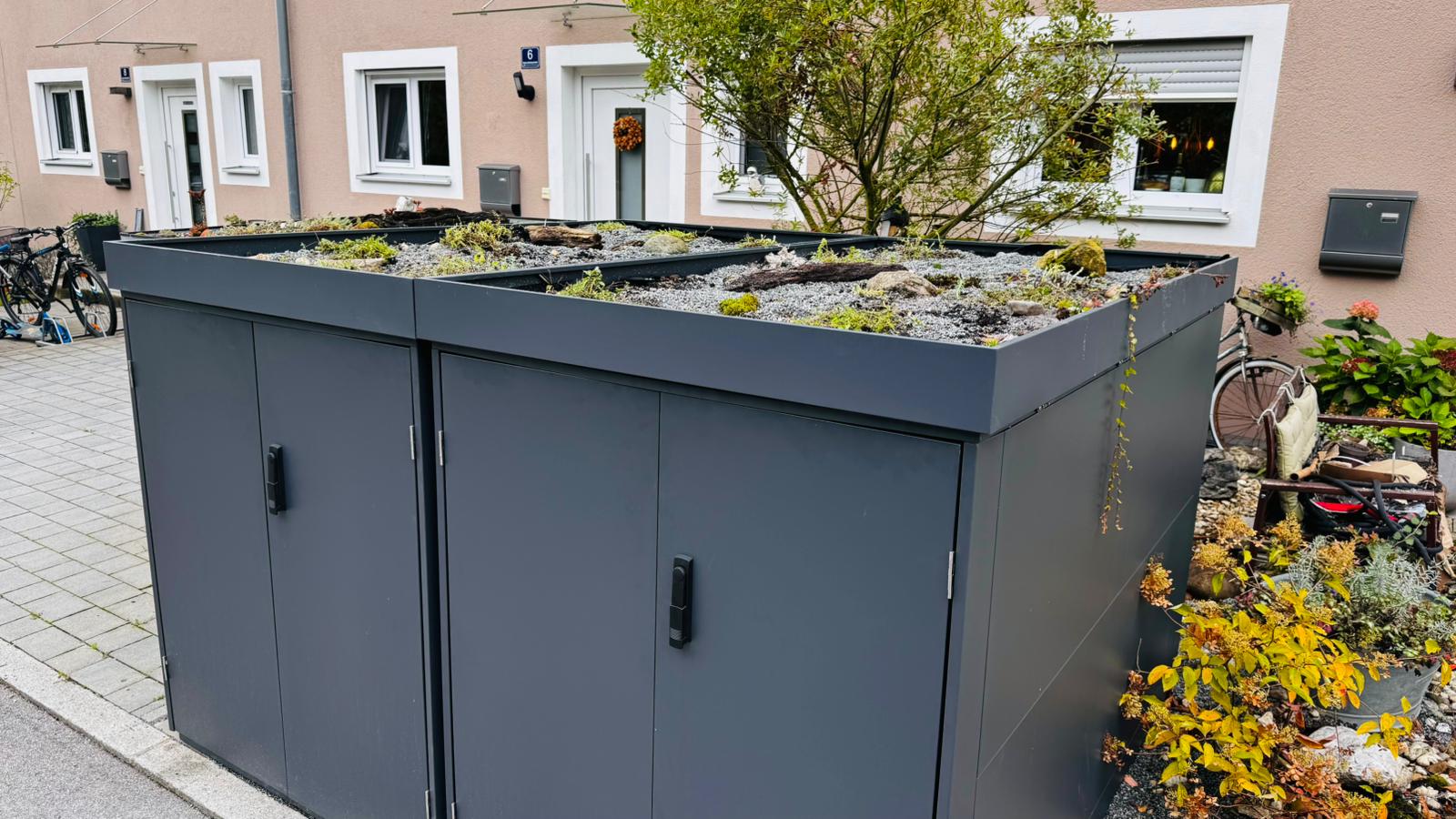 2x 2er Fahrradgarage anthrazit Metall mit bepflanzter Pflanzwanne