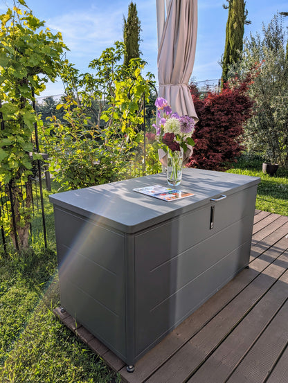 Kissenbox auf der Terasse
