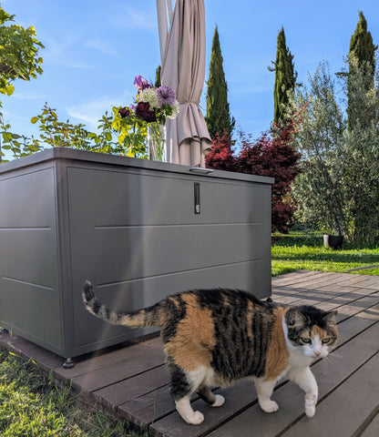 stabile, abschliessbare und wetterfeste Kissenbox XL im Garten aus Metall in anthrazit