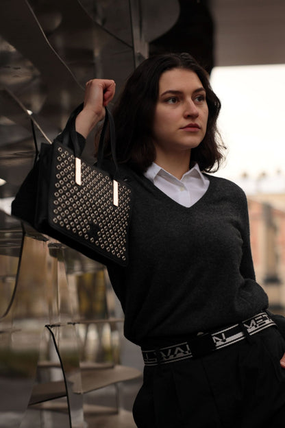 schwarze Damen Ledertasche mit Nieten 