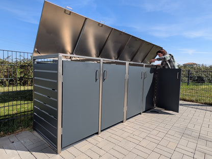 Aufbau Mülltonnenboxen Edelstahl in der Sonne mit Frau