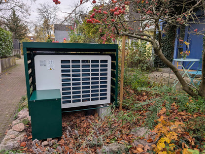 Bodenabdeckung Wärmepumpe Bosch – Leitungsführung außen