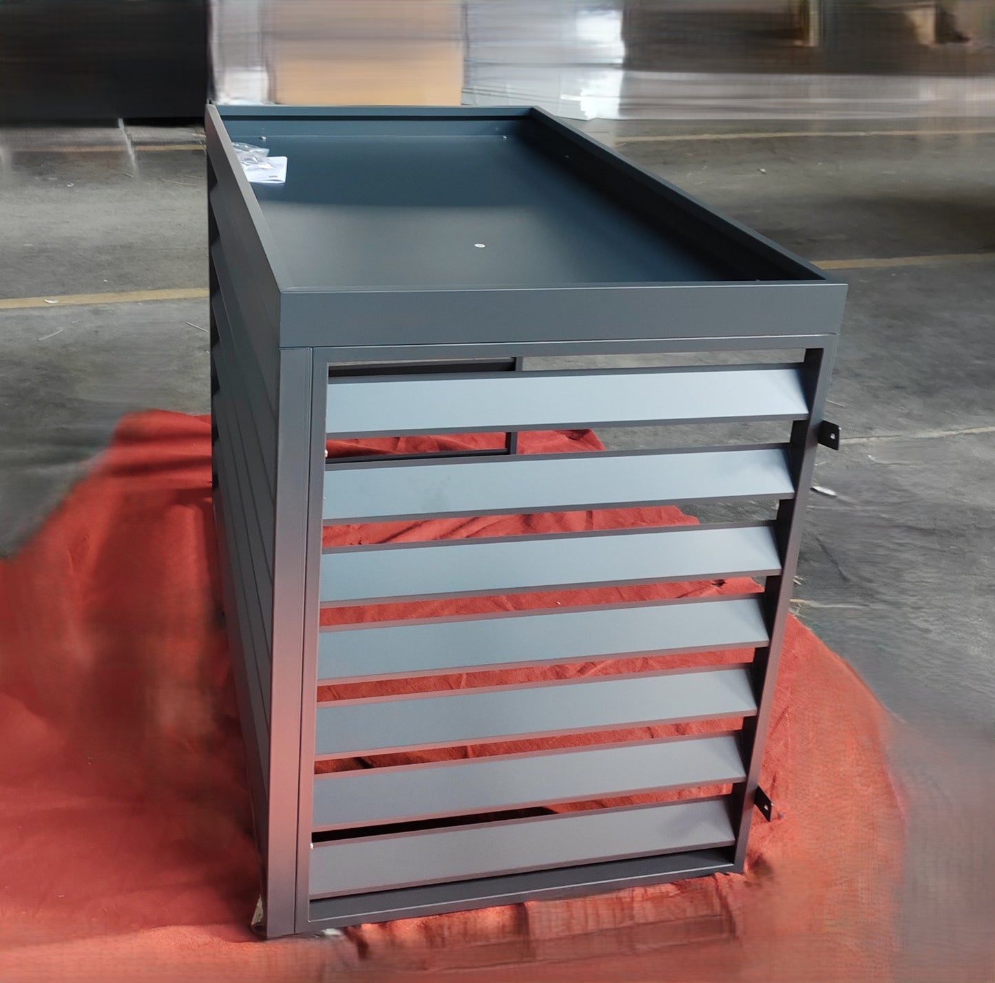 Wärmepumpen Abdeckung XL Air aus Metall, mit Pflanzwanne