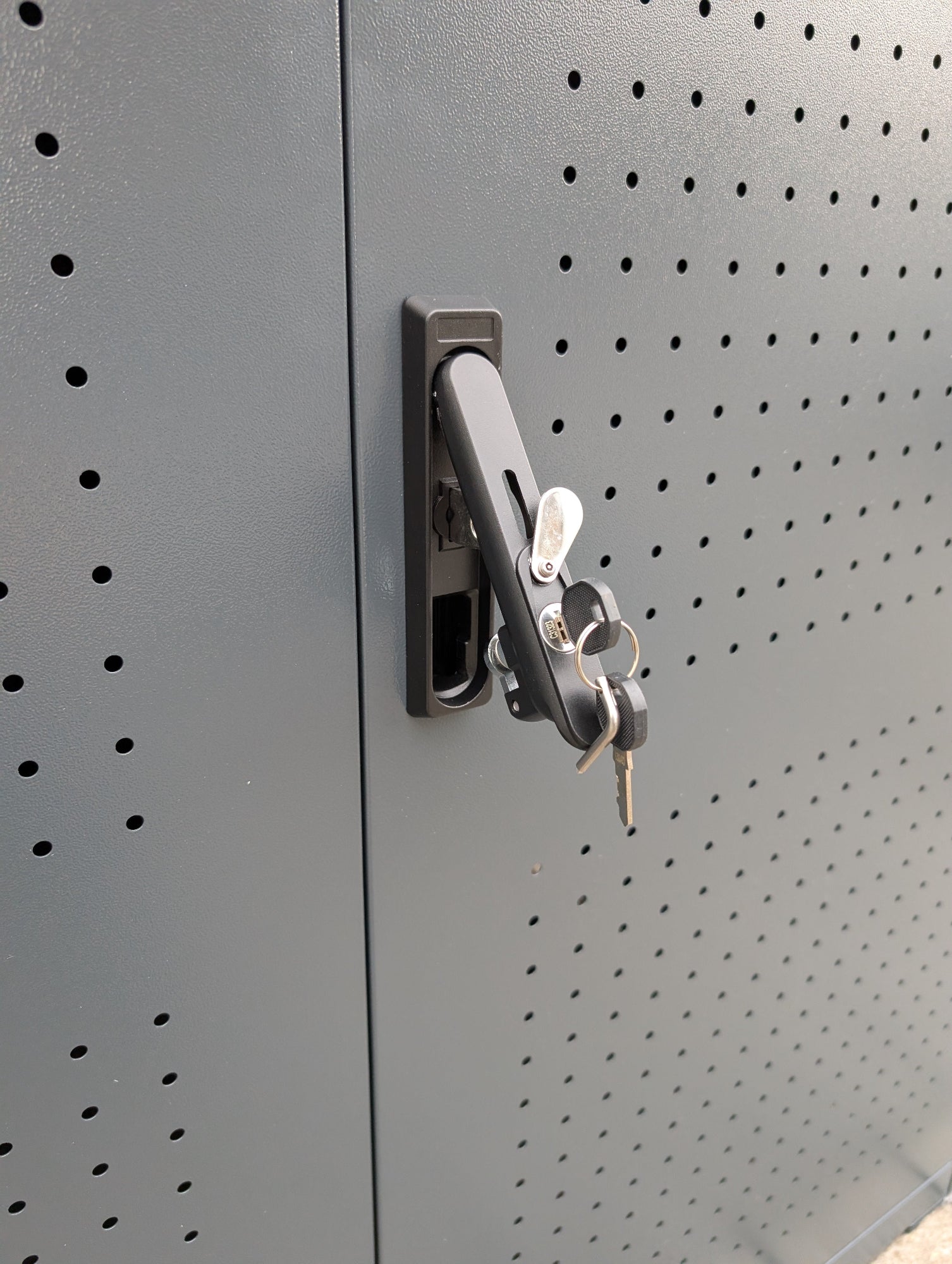 2er E-Bike Fahrradgarage mit stabilem Zylinderschloß und Belueftung