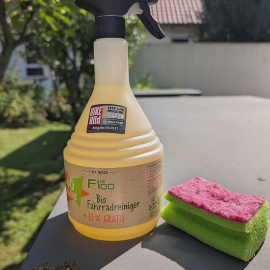 Dr. Wack F100 Bio Fahrradreiniger entfernt starken Schmutz – im echten Anwendungstest an einer Fahrradgarage