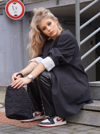 Beuteltasche schwarz, mit 3D Monogramm