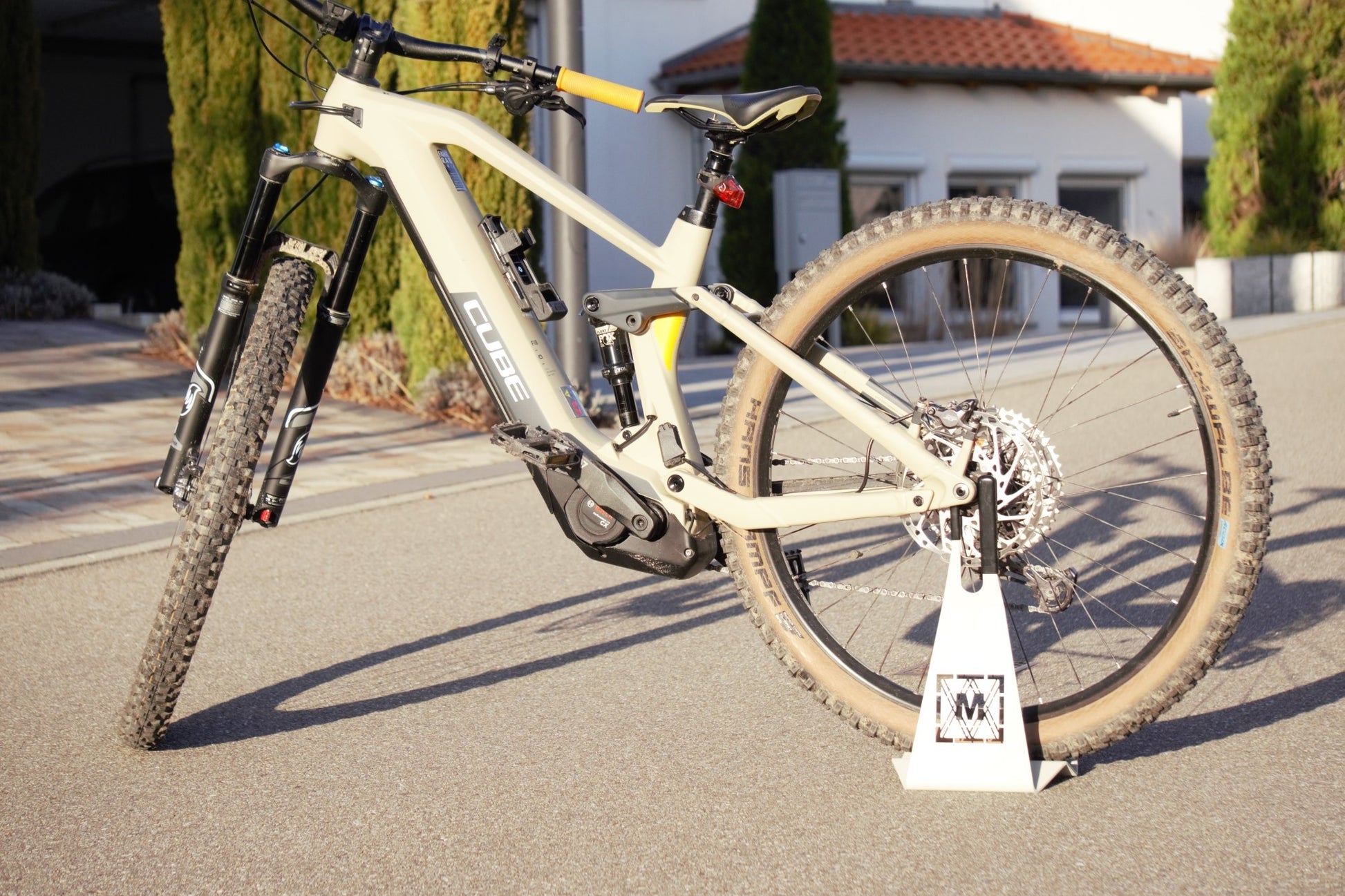 fahrradständer verkaufsraum Fahrradständer für alle Fahrradmodelle – stabiler Bodenständer aus Metall