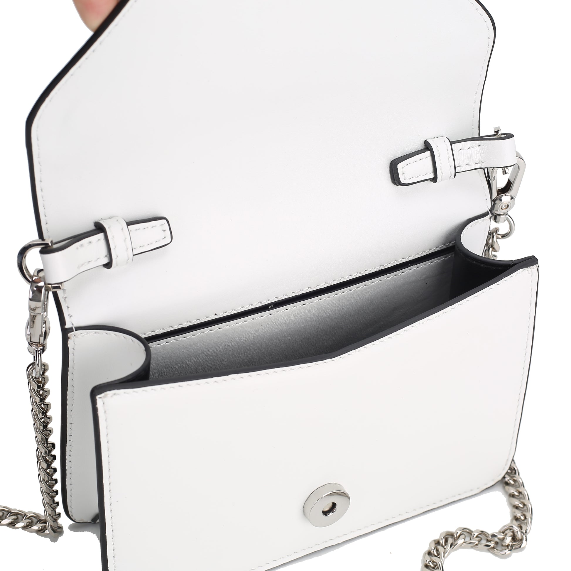 Innenansicht der Handtasche mit edlem Innenfutter und geräumigem Hauptfach