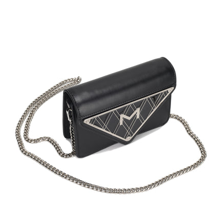 Handtasche aus schwarzem Leder mit emailliertem Logo als elegantes Accessoire für Damen